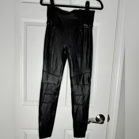 SPANX Faux Leather Hip Zip Leggings In Very Black Size Medium Compression Slim - Picture 4 of 12